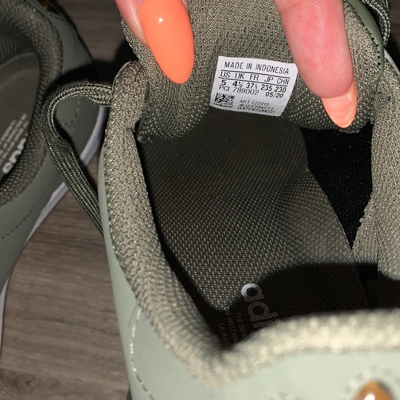 Woman’s green adidas shoes brand new - Picture 5 of 5
